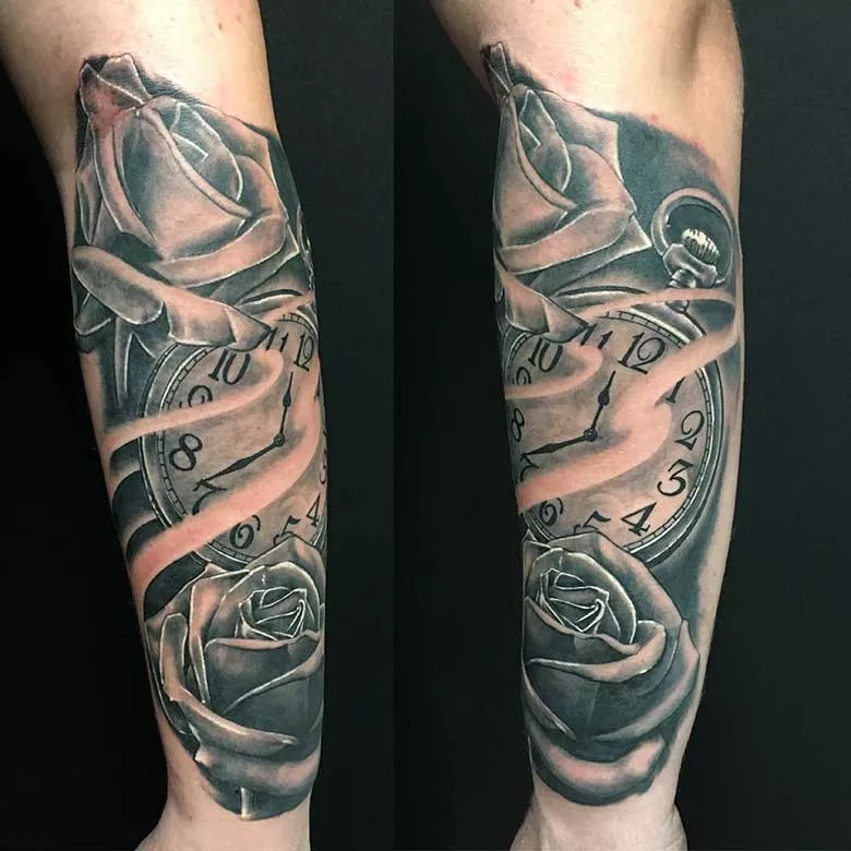 realistic Rosen und Taschenuhr Tattoo München
