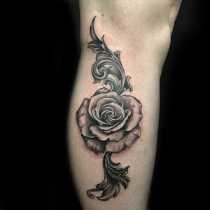 Black and Grey Rose Tattoo vom surface Tattoo studio münchen