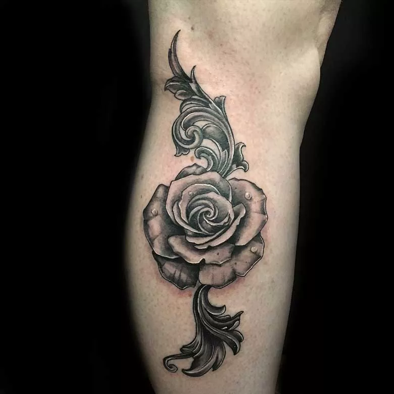 realistic Schwarze Rose Tattoo München