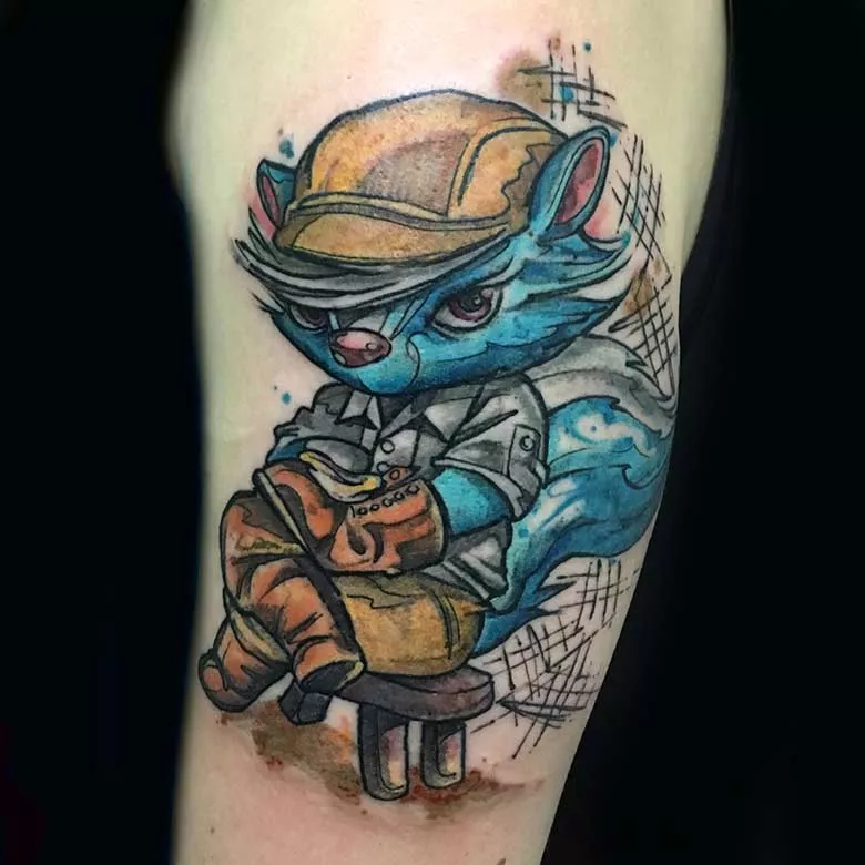 Blauer Skunk im sketchy Cartoon-Stil-Tattoo München