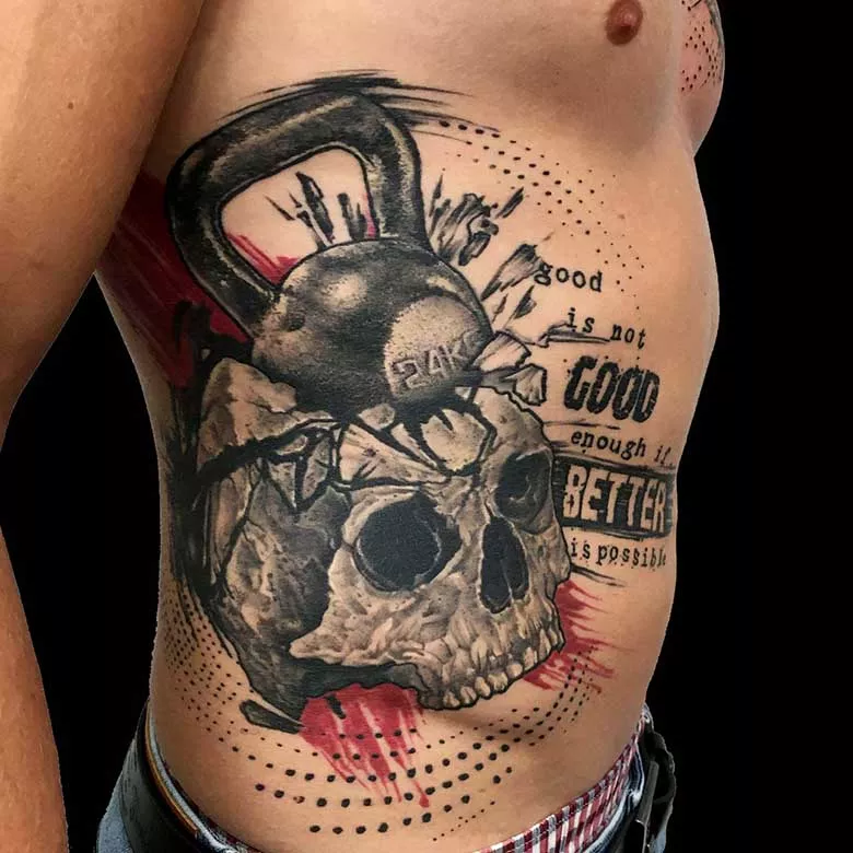 trash Kettlebell Schädeltätowierung tattoo münchen