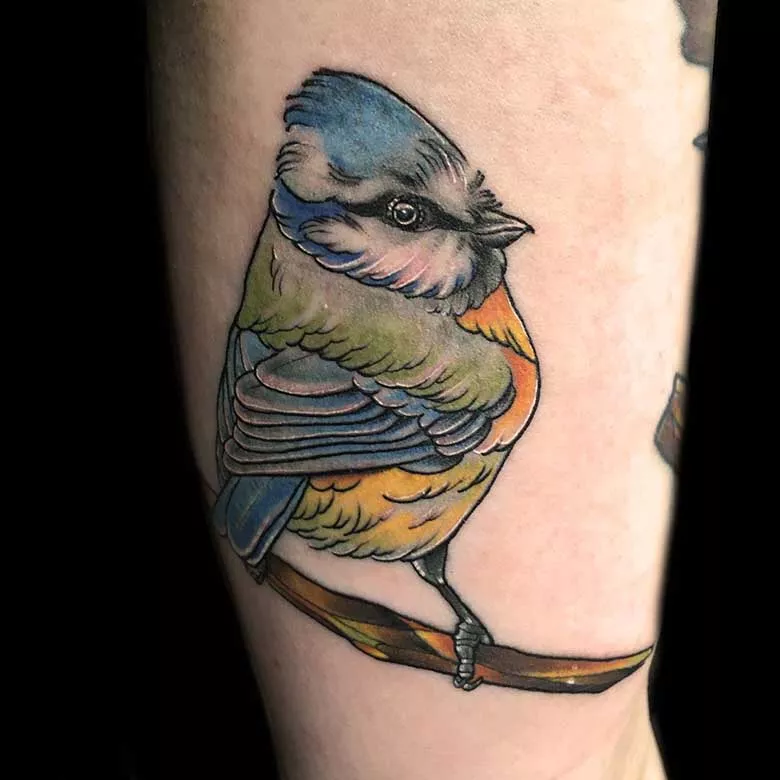 newschool vogel tattoo einer meise surface tattoo studio münchen