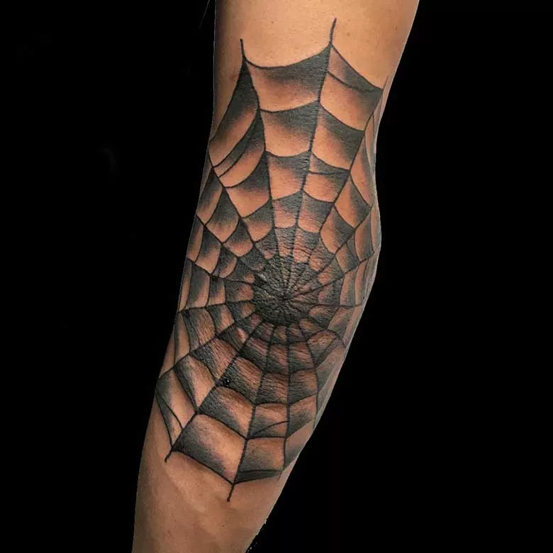 oldschool spinnennetz tattoo münchen