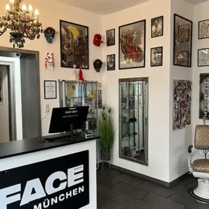 Surface Tattoo Studio München Innenansicht mit neuen Spiegeln