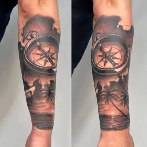 Realistic Kompass Sonne Palmen Tattoo München