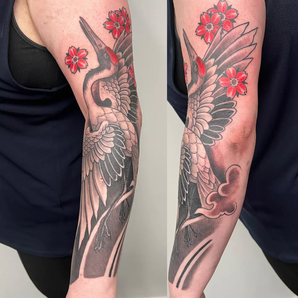 Asia Tattoo Kranich und Kirschblüten in schwarz rot