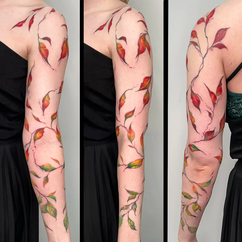 fineline tattoo mit sketchy watercolor Blättern
