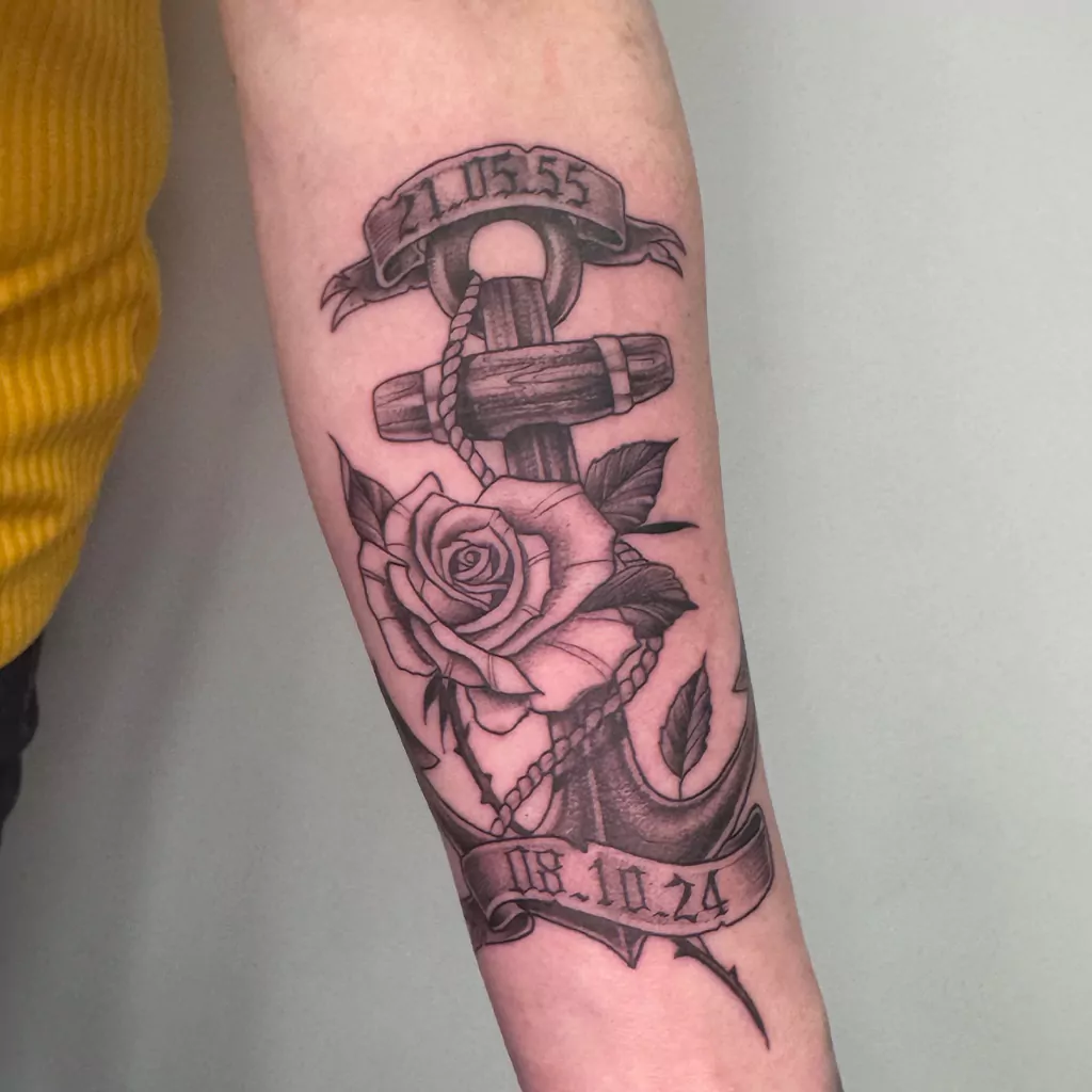 black and grey tattoo Anker und Rose