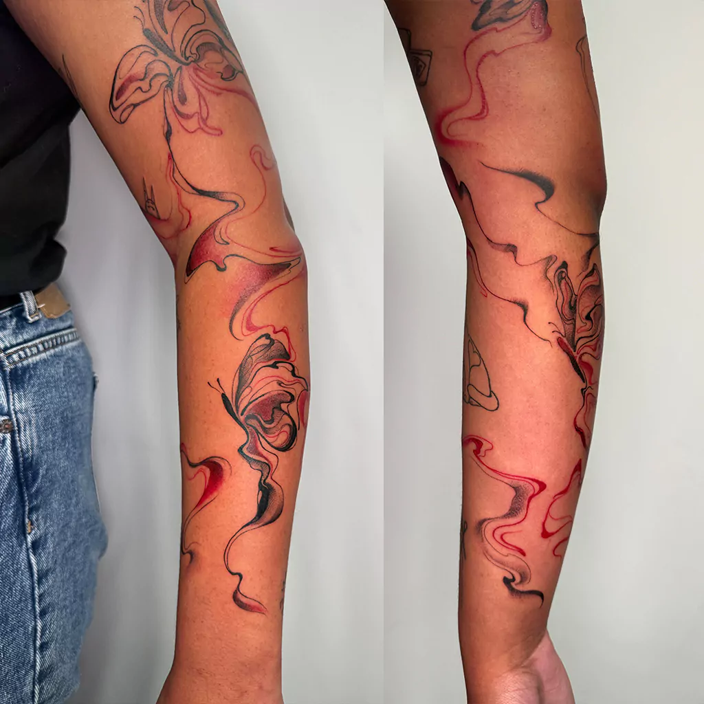 floating lines fineline tattoo mit Farbe
