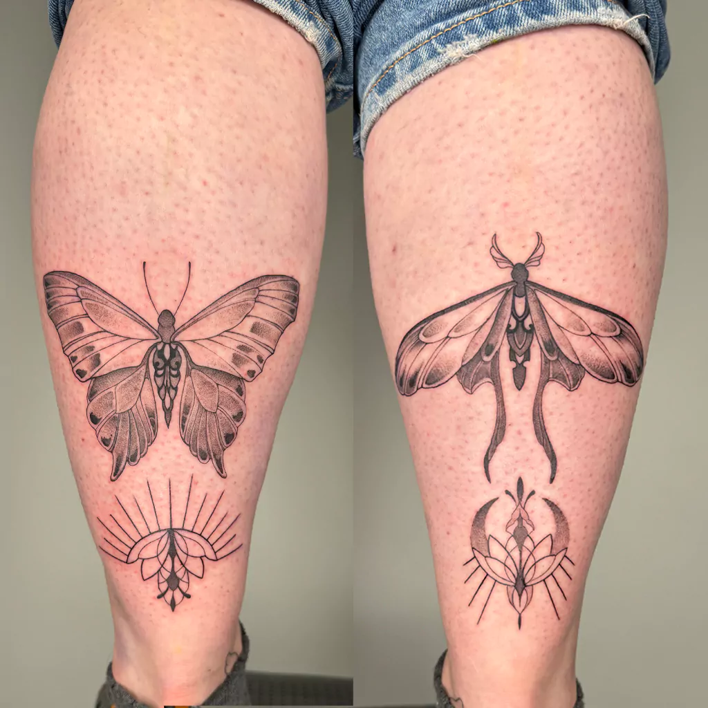 Fineline Whip Shading Tattoo von Schmetterling, Motte und Lotus Elementen