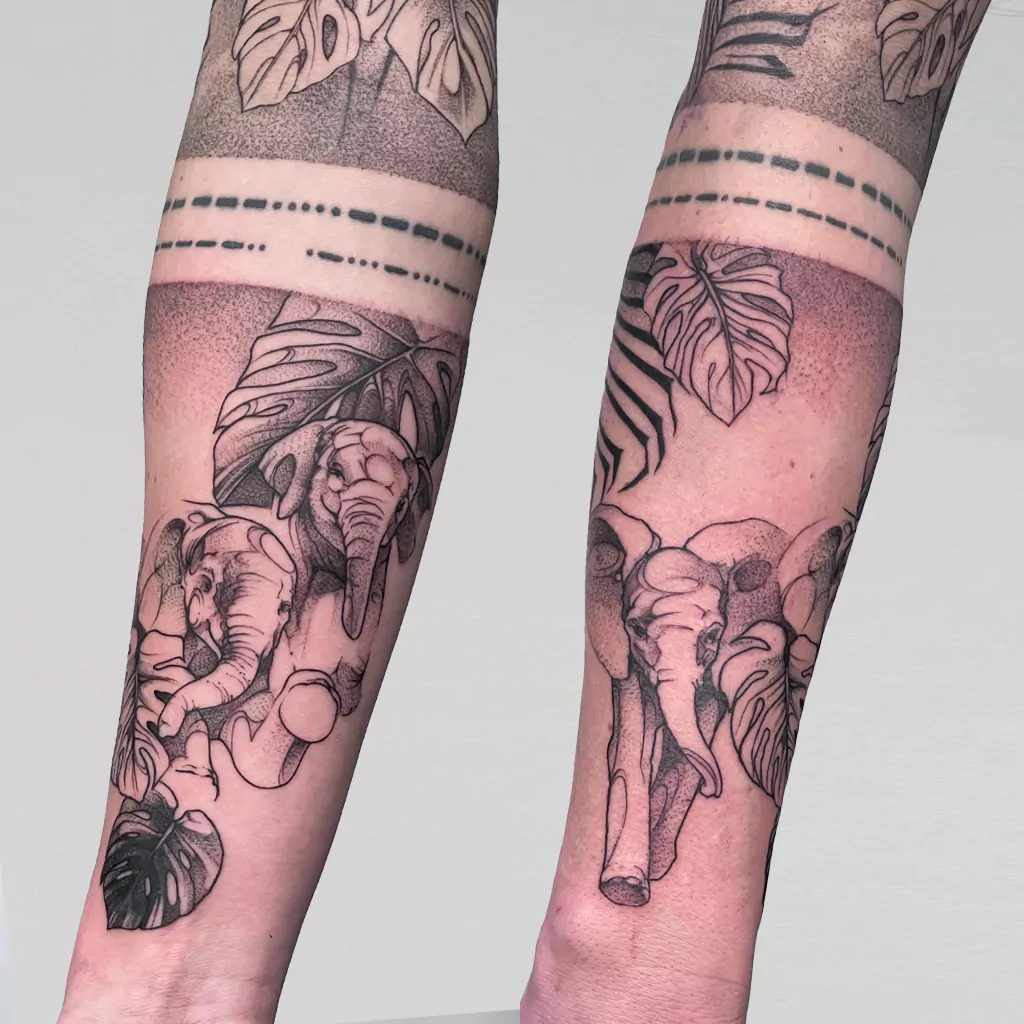 Fineline Dotwork Tattoo mit Elefanten und Blättern