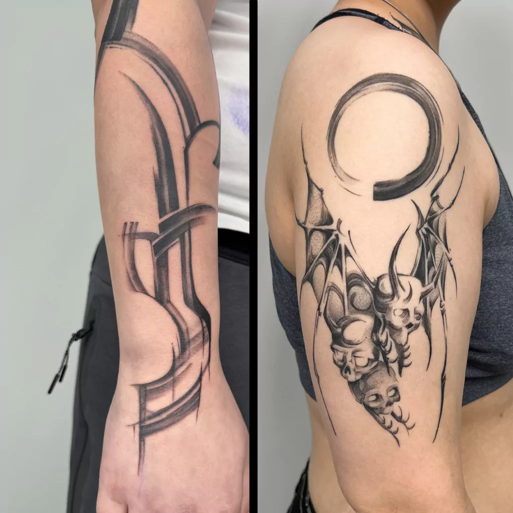 sketchy tattoo mit Pinselstrichen und Schädeln