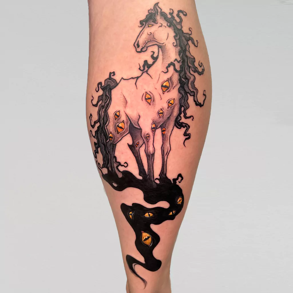 fineline tattoo Pferd mit vielen Augen am Körper