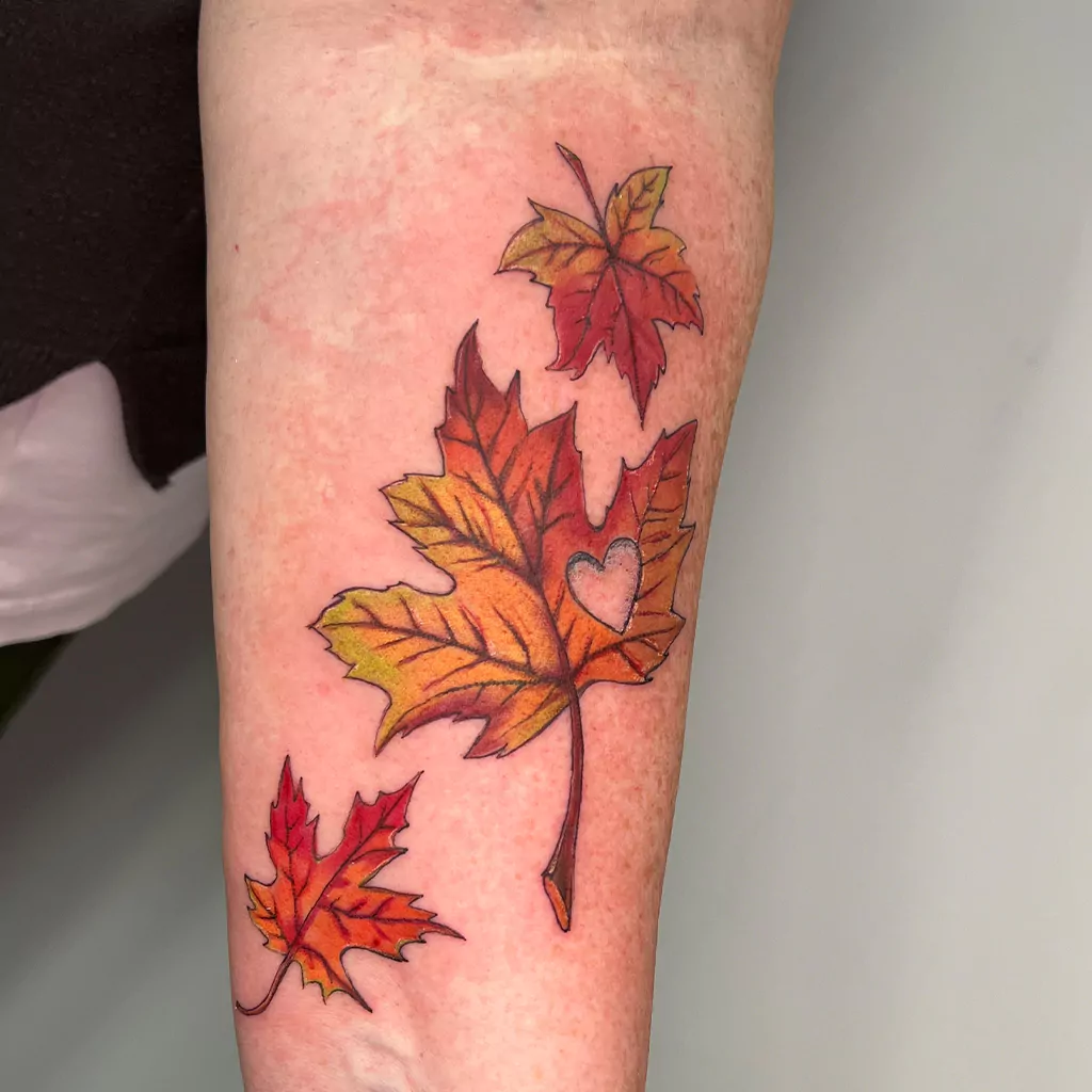sketchy watercolor tattoo von Ahornblättern