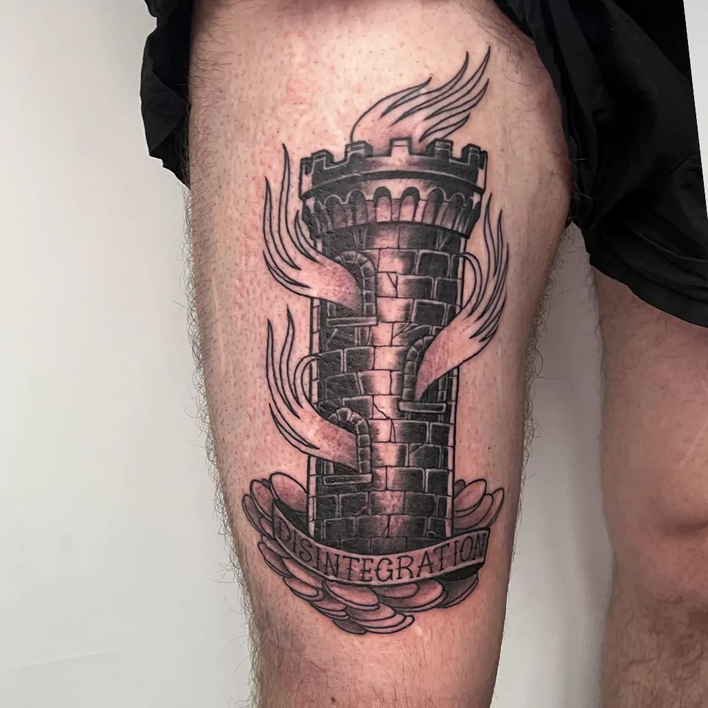 traditional tattoo Turm in Flammen